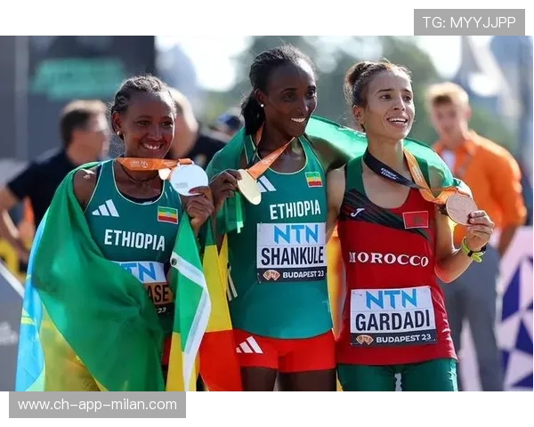 2025北京马拉松收官 埃塞俄比亚选手包揽男女组冠军，2021北京马拉松视频