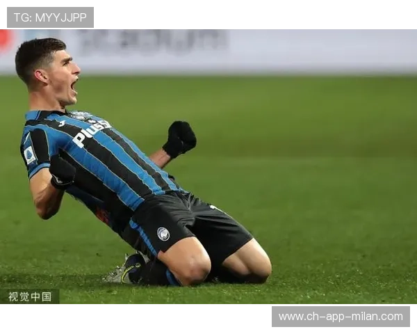 AC米兰后防轮换训练：教练要求更快速的换位与压缩空间