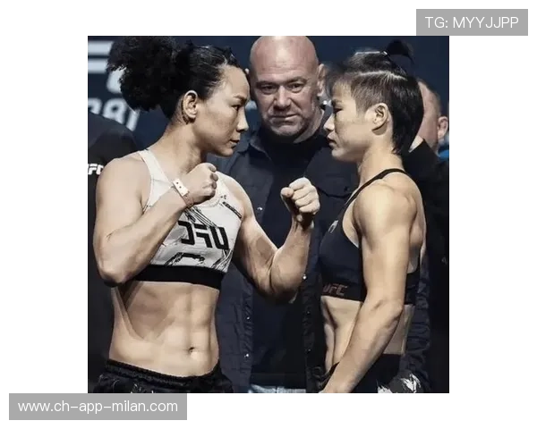 UFC拳手赛后拥抱对手母亲：一场超越胜负的感人瞬间