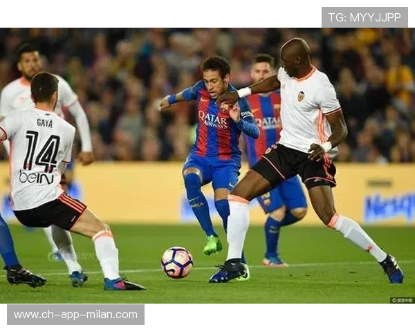 内马尔直线穿越三人包夹 内马尔直线穿越三人包夹