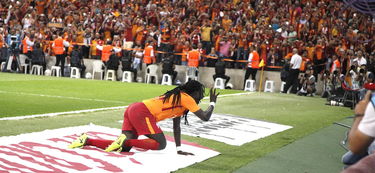 米兰体育-世界室内五人制足球赛中国队晋级八强，世界室内足球五人制比赛历届冠军