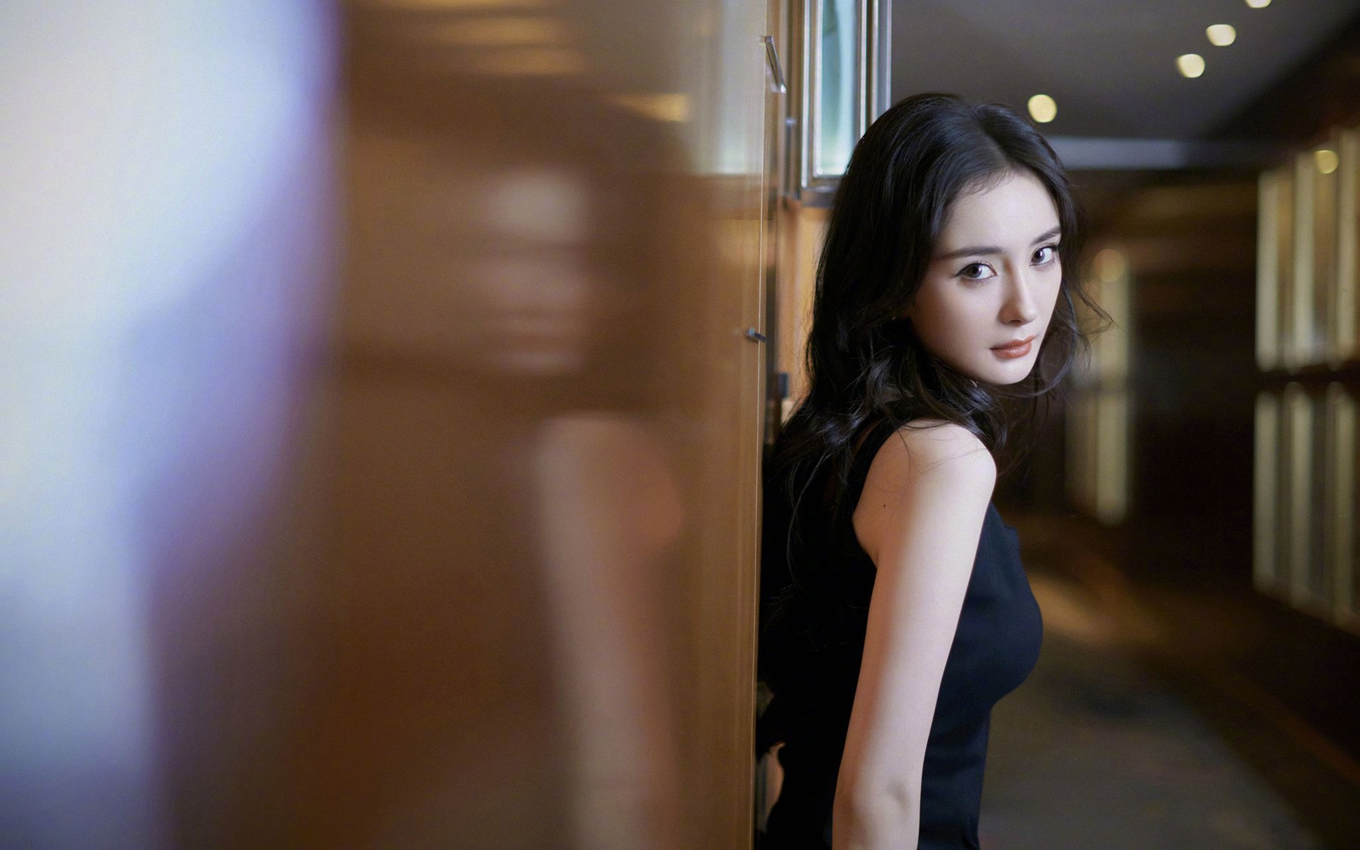 米兰体育APP-赛后采访环节火药味十足双方教练言语针锋相对，赛后采访视频