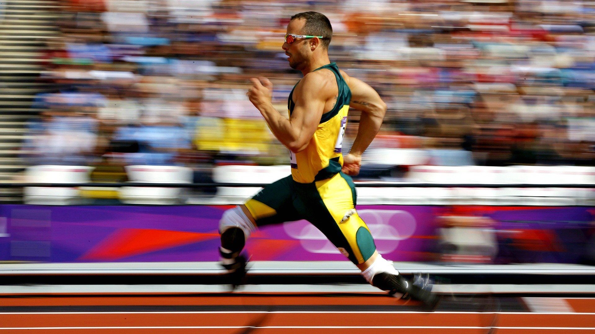 米兰体育-足球赛事裁判使用可穿戴设备进行监测，足球比赛裁判用具